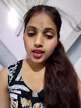 Naina11100 live sex cam