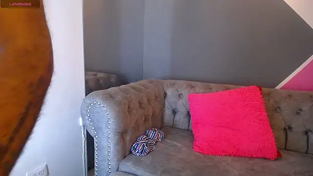 noemi_miller_ (G young) - open pussy close to cam