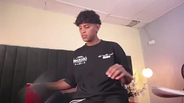 jhos_padill (M twink) - oil on the body