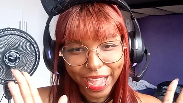 emilycloves - Emilycloves's free webcam - UK Sex Cams