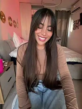 Webcam Model (SaraValentina11)  is live.Free join now!