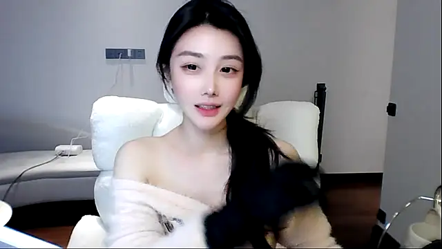 美女MedeLineayr在线直播