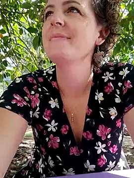 emiliemilf (F milf) - Suce banane