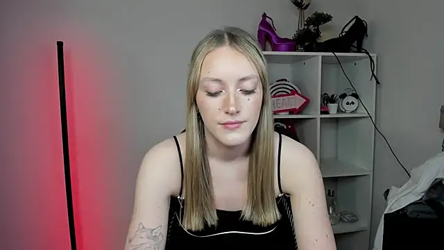 evelynblond - EvelynBlond's free webcam - UK Sex Cams