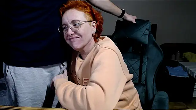 joannaandneighbour (F mature) - My juicy pussy open