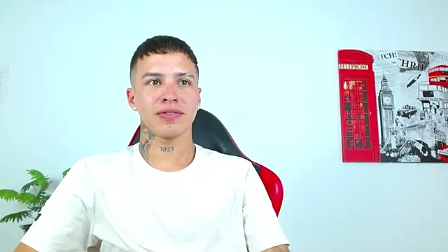 Cumandres18 live sex cam