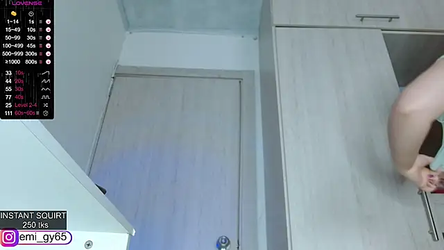 emilyn_grey1 - Emilyn_grey1's free webcam - UK Sex Cams