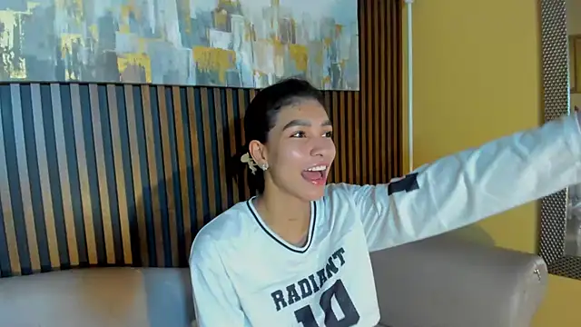 LauraAristizabal live cam profile