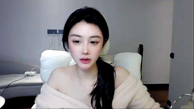 美女MedeLineayr在线直播