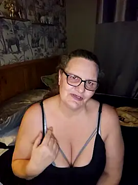 Webcam Model (MissQueenBeex)  is live.Free join now!