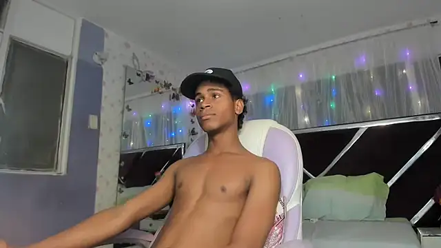 santy_bigcock_01 - Santy_bigcock_01's free webcam - UK Sex Cams