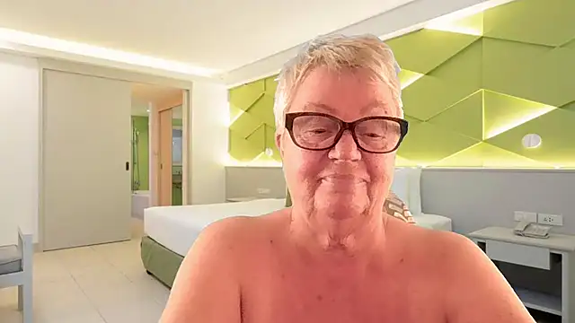Mystery-Grandmother webcam