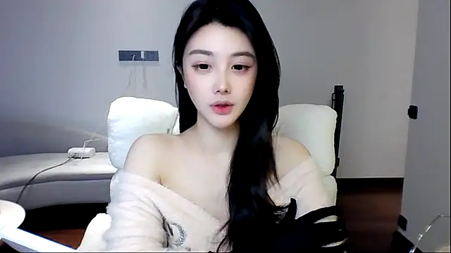 美女MedeLineayr在线直播