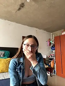 Webcam Model (Aria__Rousse03) is live