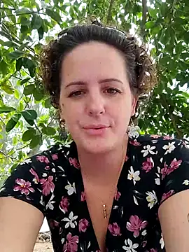 emiliemilf live sex cam