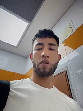 liam_bronw Live Webcam on Stripchat