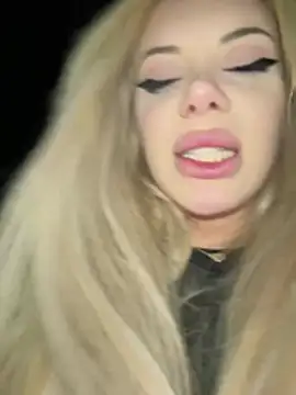 alyssafoxx_ - AlyssaFoxx_'s free webcam - UK Sex Cams