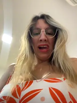 Gatitacarlita live sex cam