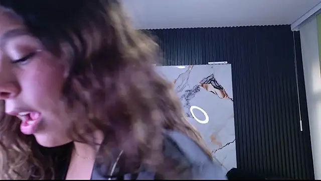 sophie19__ - Sophie19__'s free webcam - UK Sex Cams