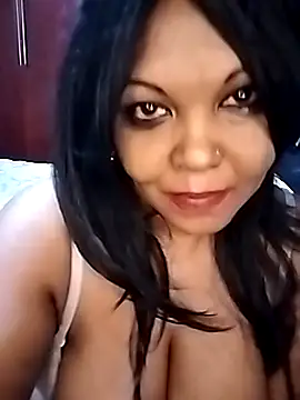 Webcam Model (hemilynthomas2467) is live