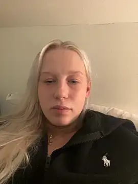 Webcam Model (LeniMaria)  is live.Free join now!