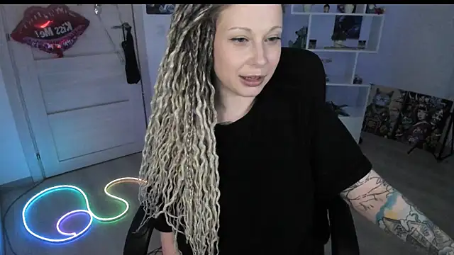 HoneySallyMoore live sex cam