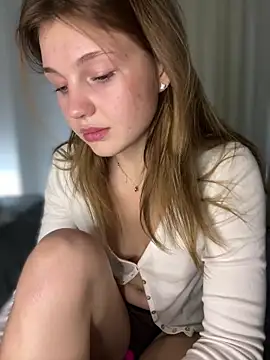 emaline_fane - Emaline_Fane's free webcam - UK Sex Cams