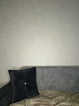 Webcam Model (MissOyee)  is live.Free join now!