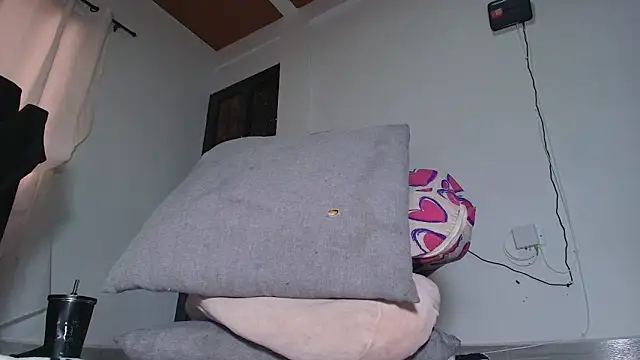 s-sweett - S-sweett's free webcam - UK Sex Cams