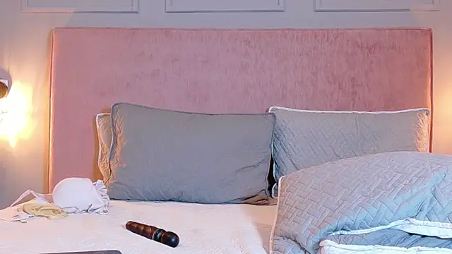 busty_zay - Busty_Zay's free webcam - UK Sex Cams