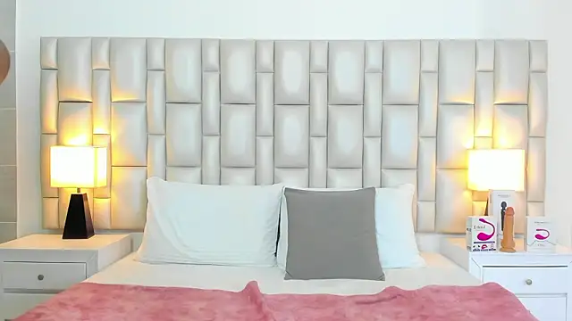 paola_katy_dicks's Stripchat show and profile