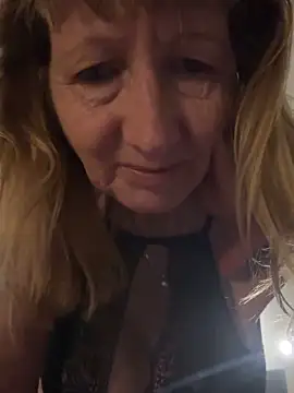 Webcam Model (MatureKim) is live