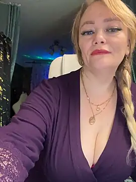 Sweet-blonde live sex cam