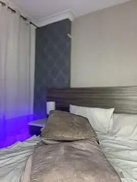 Webcam Model (MiilaBlake) is live