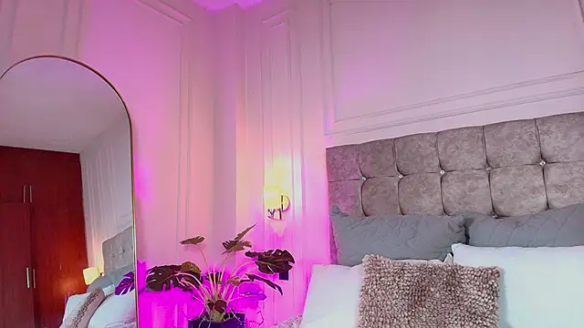 jasmineross_1 - JasmineRoss_1's free webcam - UK Sex Cams