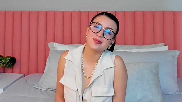 EmaSaenz live cam profile