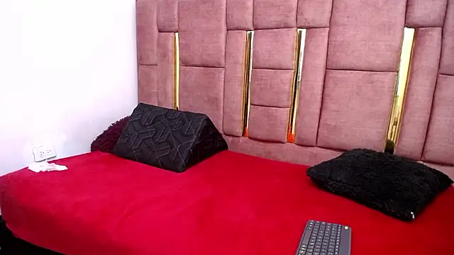 chloeshow - CHLOESHOW's free webcam - UK Sex Cams