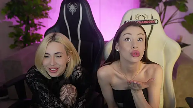 selena_glow - Selena_Glow's free webcam - UK Sex Cams