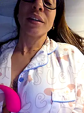 sexy7883 (F milf) - @nuda +5 min control Lt