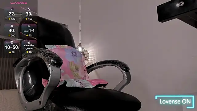 dyla_n18 (M young) - show my feet, lick my feet and nipples