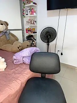 jailyncam_ (F young) - BIG SQUIRT RAIN