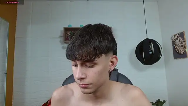 draxblade09 (M twink) - oil on my buttocks