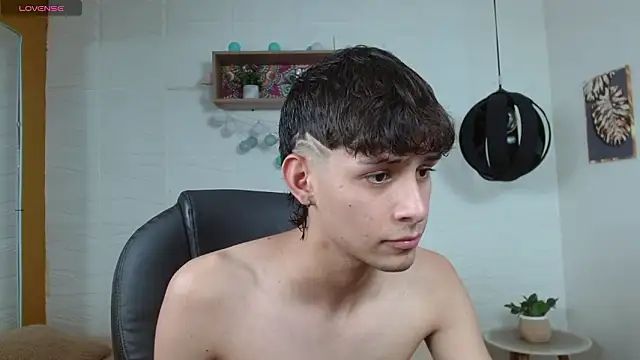 draxblade09 (M twink) - oil on my buttocks