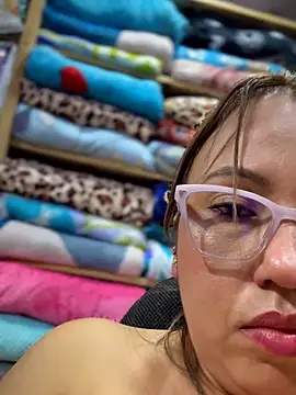 violeta-25_ (Ask my age) - SHOW MY TITS ALL OVER THE STORE