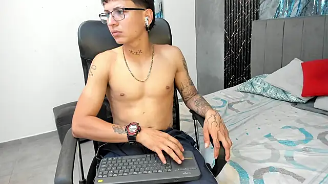 thebaby_col - Thebaby_col's free webcam