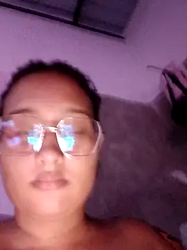 young_dairy01 - Young_dairy01's free webcam