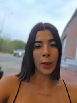 sweetnahoxxx (F young) - Masturbation in public