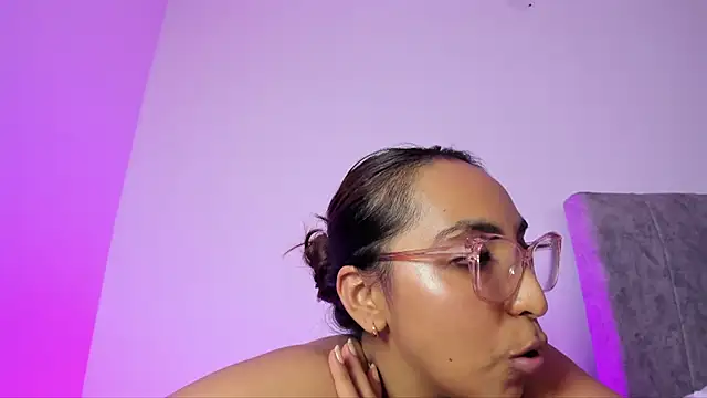 leticia_brownn1 - Leticia_brownn1's free webcam