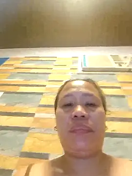 squirtshantal - Squirtshantal's free webcam