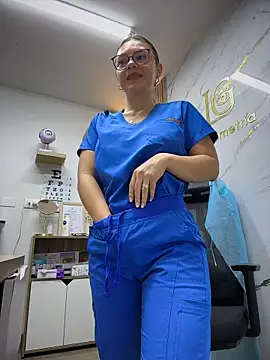 alicee16 Live Webcam on Stripchat